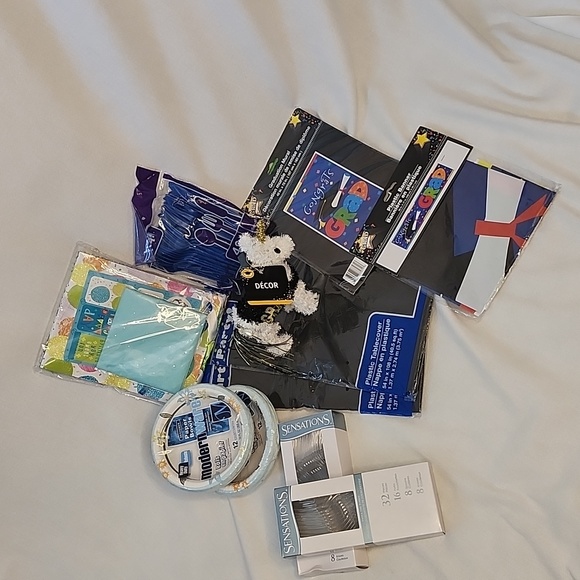 Graduation Party Set-NWT - Picture 2 of 16